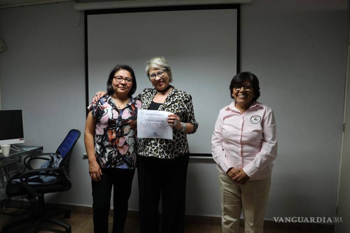 $!Profesionales del refugio participan en la sesión sobre salud mental y adicciones en mujeres víctimas de violencia.