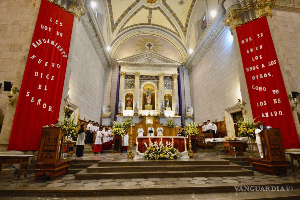 Realizan lavatorio de pies en Catedral de Saltillo para recordar a Cristo en la Última Cena