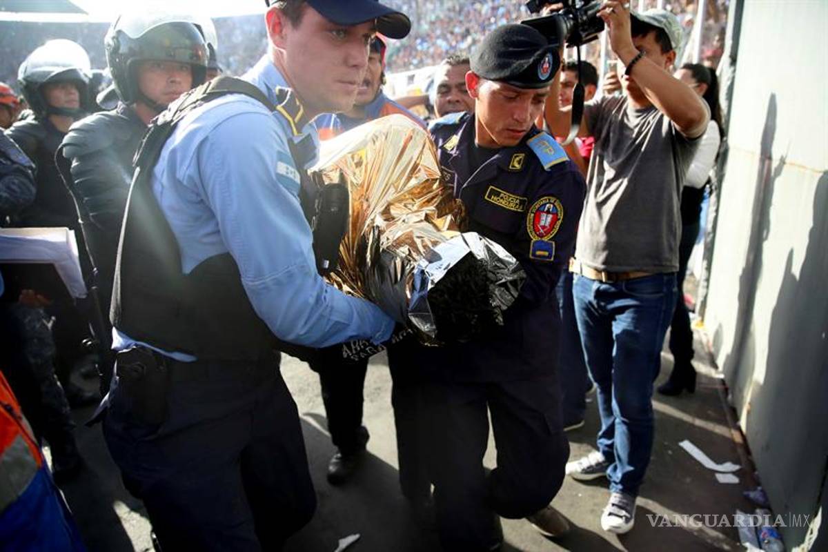 Tragedia antes de partido de futbol en Honduras, avalancha humana deja cuatro muertos