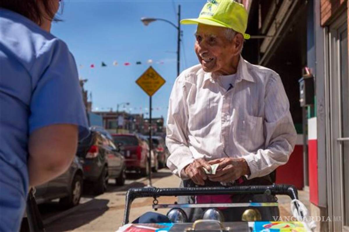 Vendedor de paletas mexicano de 90 años recibe 166 mil dólares para su retiro