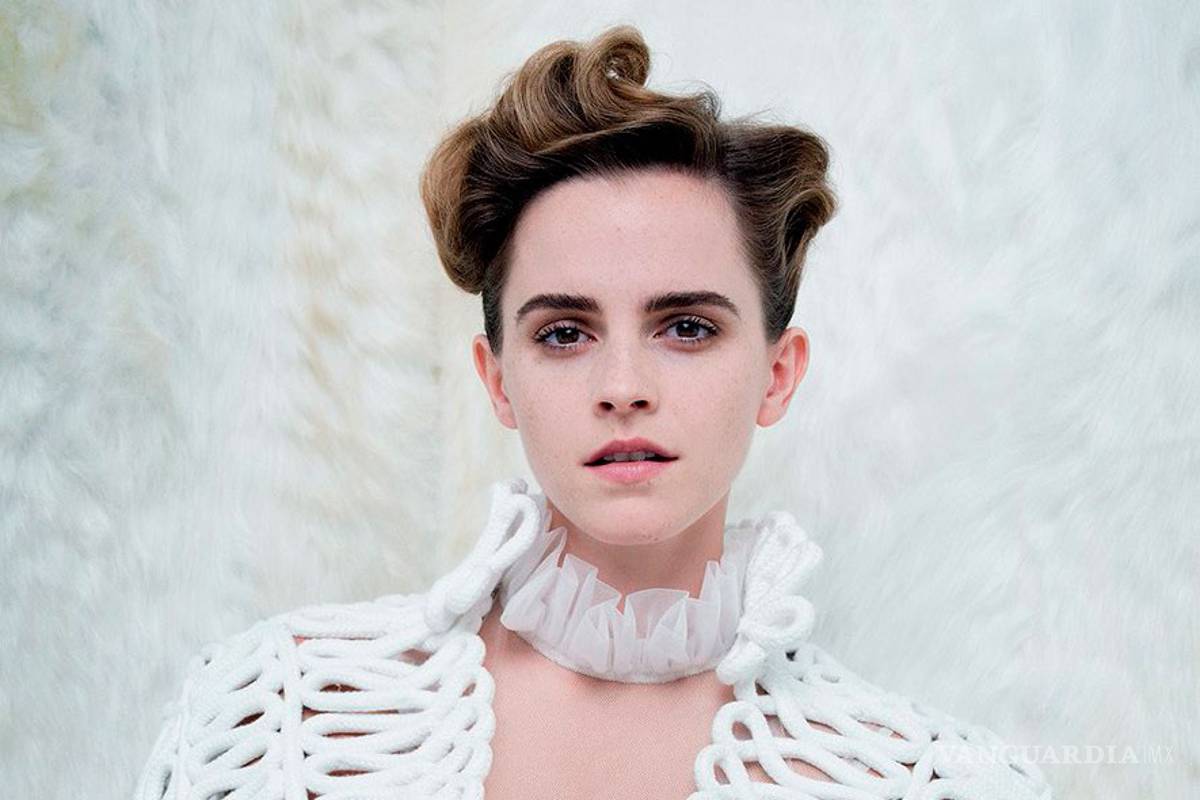 Emma Watson luce sexy topless para revista