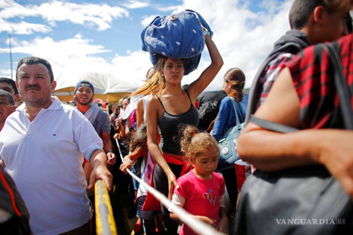 Venezolanos con hambre cruzan frontera colombiana para comer