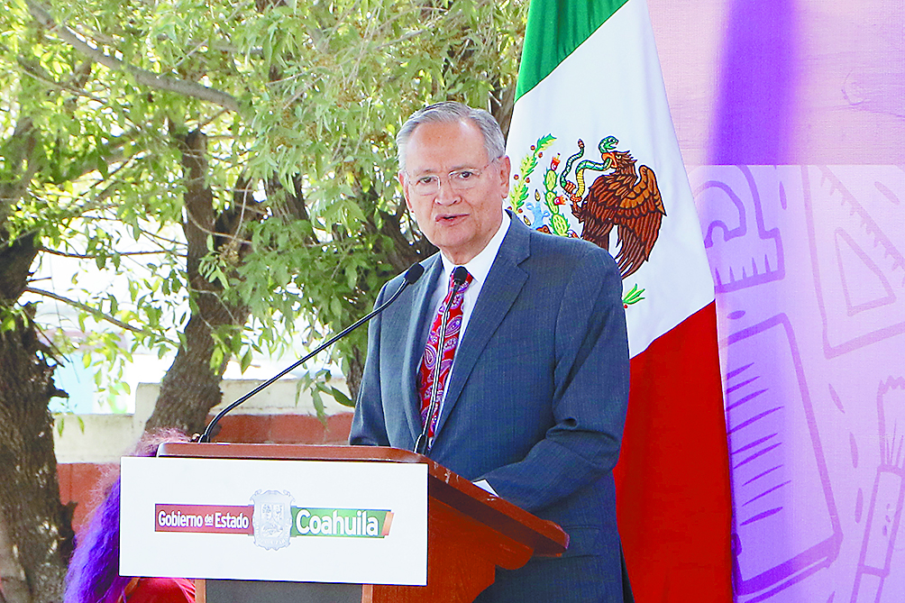 Colocarán en prepas y secundarias de Coahuila reloj checador para estudiantes