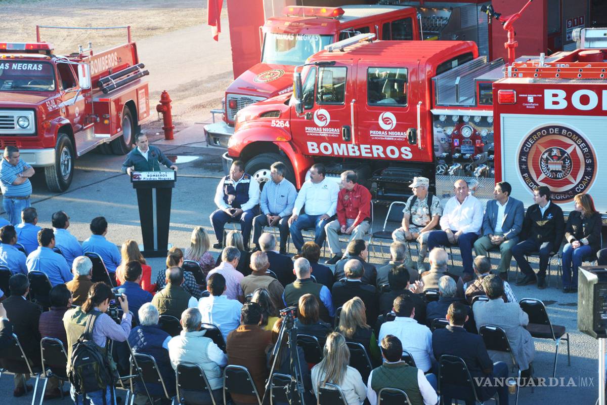 Recibe Piedras Negras máquina extintora de 4.6 mdp donada por la cervecera Constellation Brands