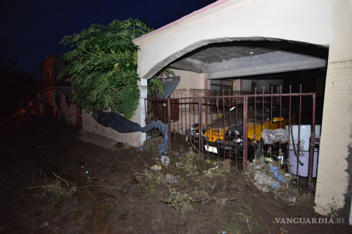 $!Tras fuertes lluvias se registraron desbordes de arroyos en la Región Carbonífera de Coahuila, donde el municipio de Múzquiz quedó prácticamente bajo el agua