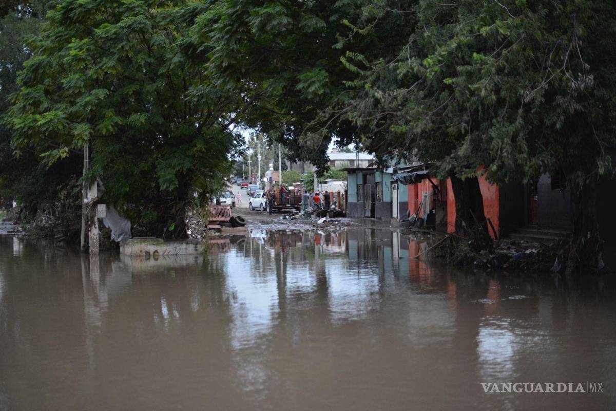 $!Tras fuertes lluvias se registraron desbordes de arroyos en la Región Carbonífera de Coahuila, donde el municipio de Múzquiz quedó prácticamente bajo el agua
