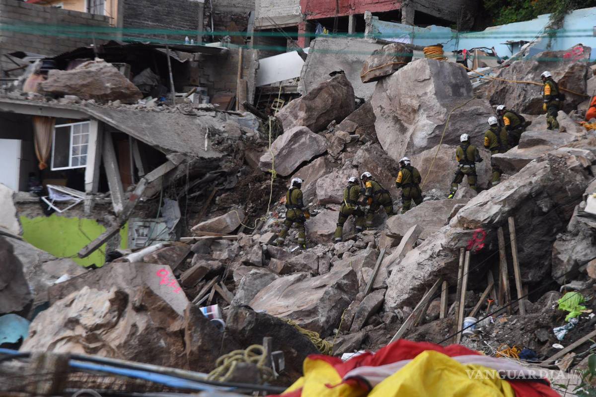 Autoridades identifican a 3 personas como desparecidas tras derrumbe en Tlalnepantla