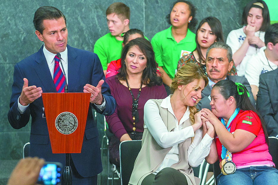 Peña Nieto garantiza respeto para discapacitados