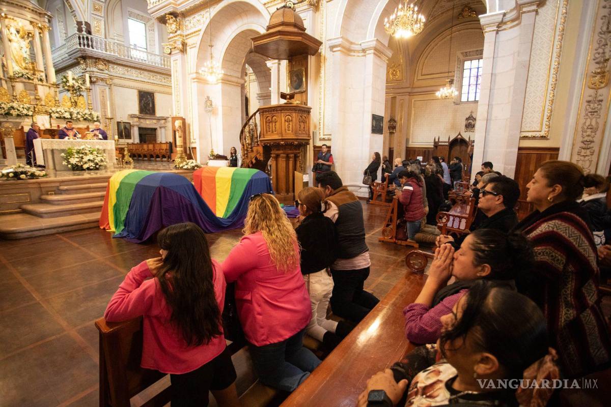 $!Jesús Ociel Baena Saucedo y Dorian Daniel Nieves Herrera, recibieron una misa de cuerpo presente en la Catedral del Estado de Aguscalientes.