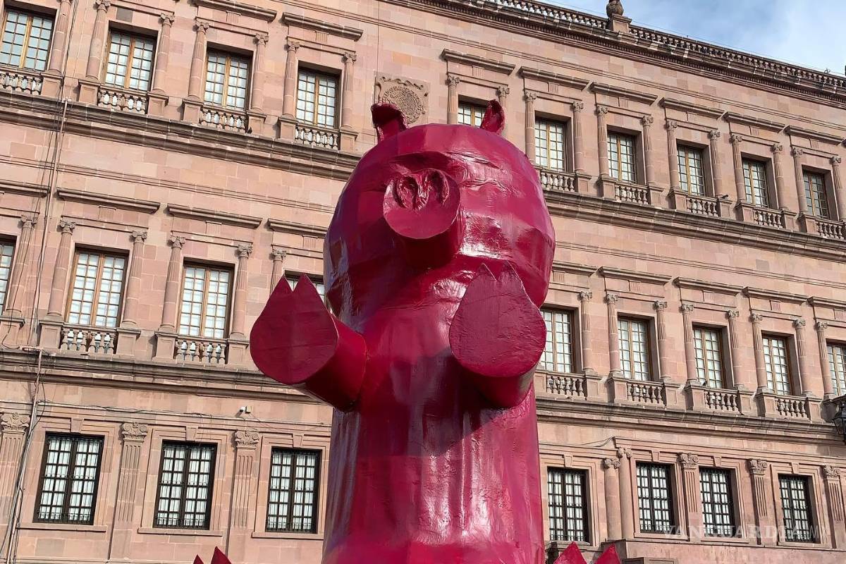 Con un ‘cerdo de gomita’ monumental el Cerdo de Babel continúa la celebración de sus 20 años
