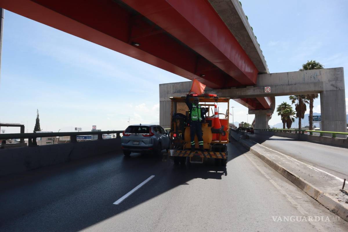 Saltillo: Delimitan carriles en el distribuidor El Sarape y en el Paseo de Reforma