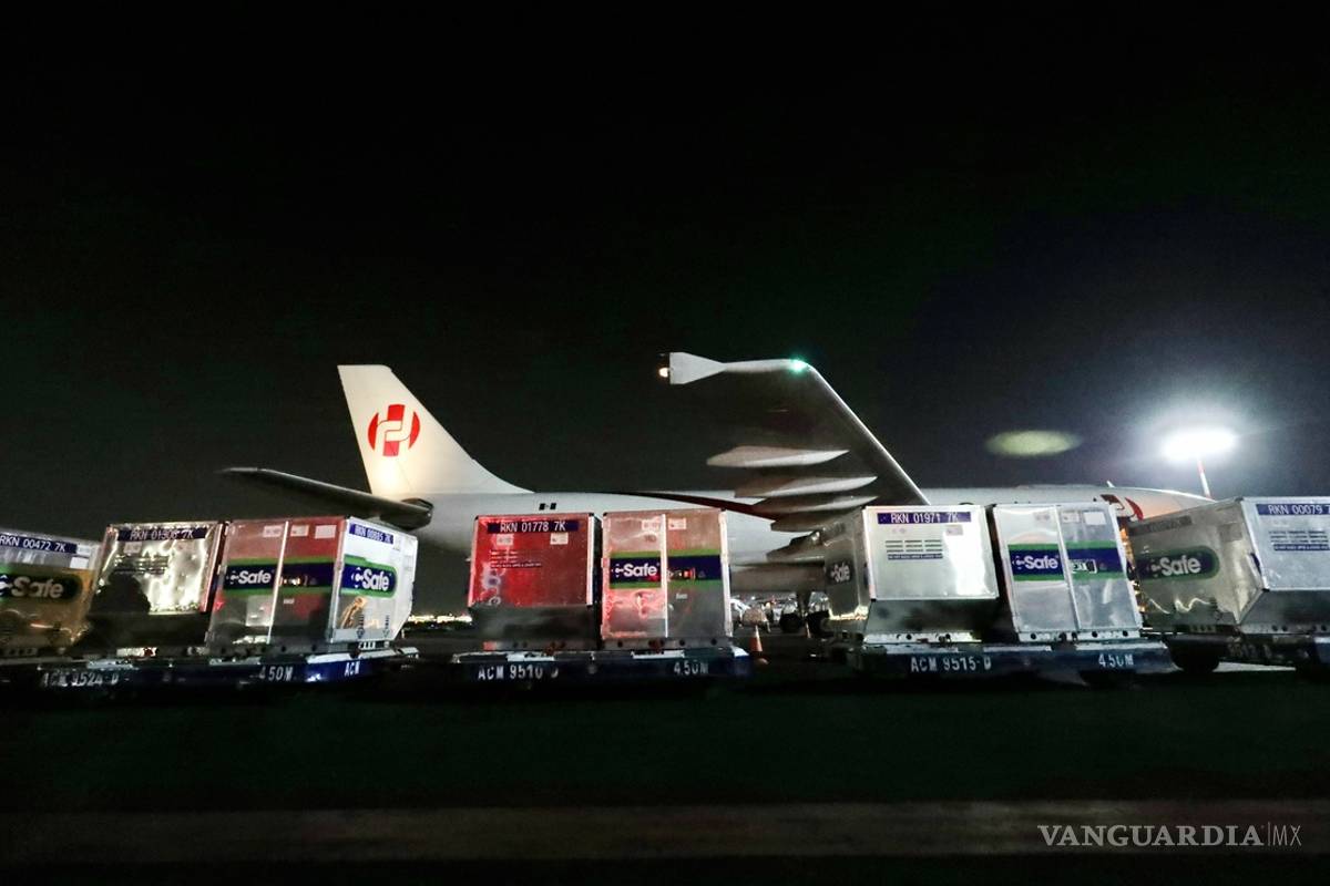 Llegan a México un millón 221 mil 300 vacunas contra COVID-19 de AstraZeneca