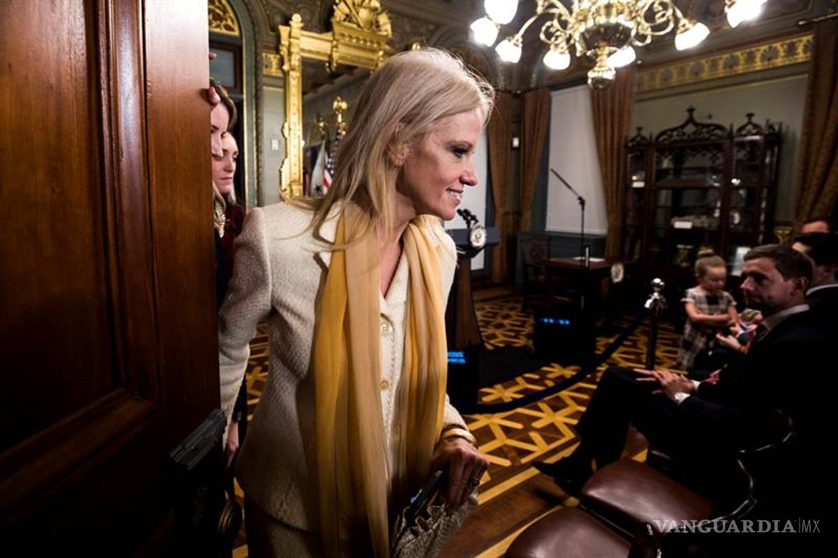 Oficina de Ética de EU acusa a Kellyanne Conway de abusar del cargo