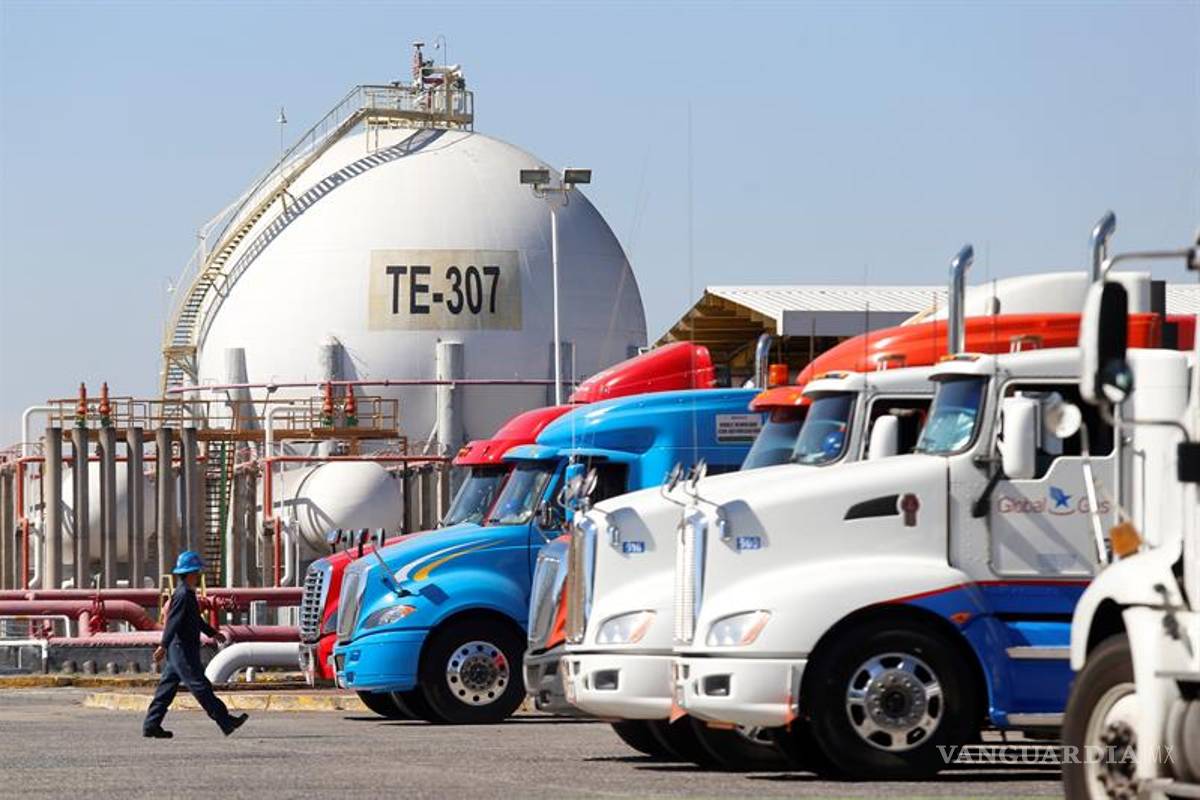 Pemex dice que hay &quot;suficiente&quot; gasolina ante excesiva demanda en México