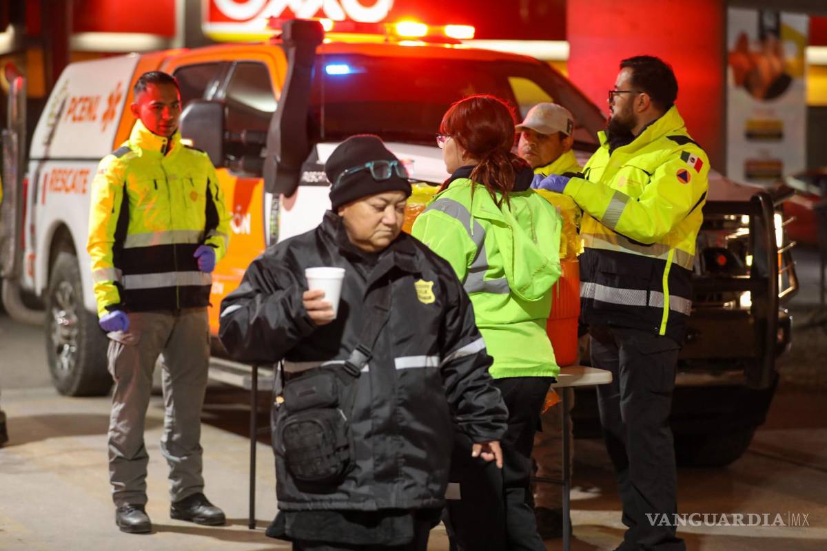 Entregan chocolate y cobertores a personas en situación vulnerable en Nuevo León