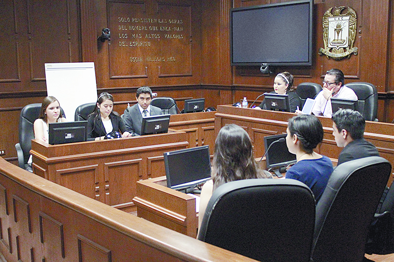 Se entrenan en debates alumnos de la Facultad de Jurisprudencia de la UAdeC