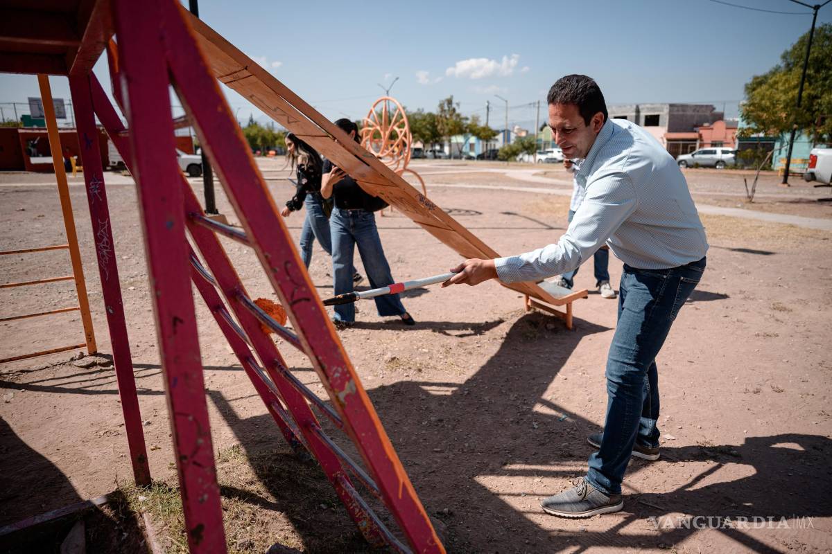 $!Javier Díaz supervisó las tareas se realizan de manera coordinada entre la Dirección de Medio Ambiente y Desarrollo Sustentable, Servicios Públicos e Infraestructura y Obra Pública.