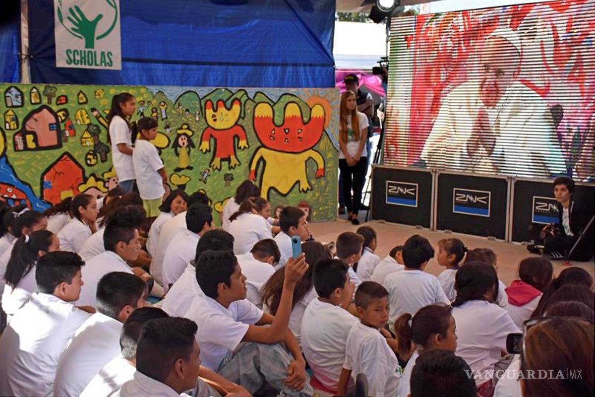 Papa Francisco pide a niños afectados por sismos que &quot;miren siempre delante&quot;