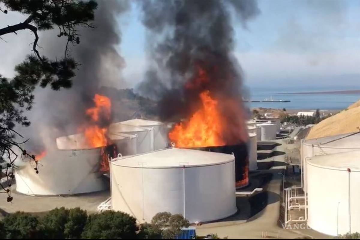 Se registra explosión e incendio en refinería de California