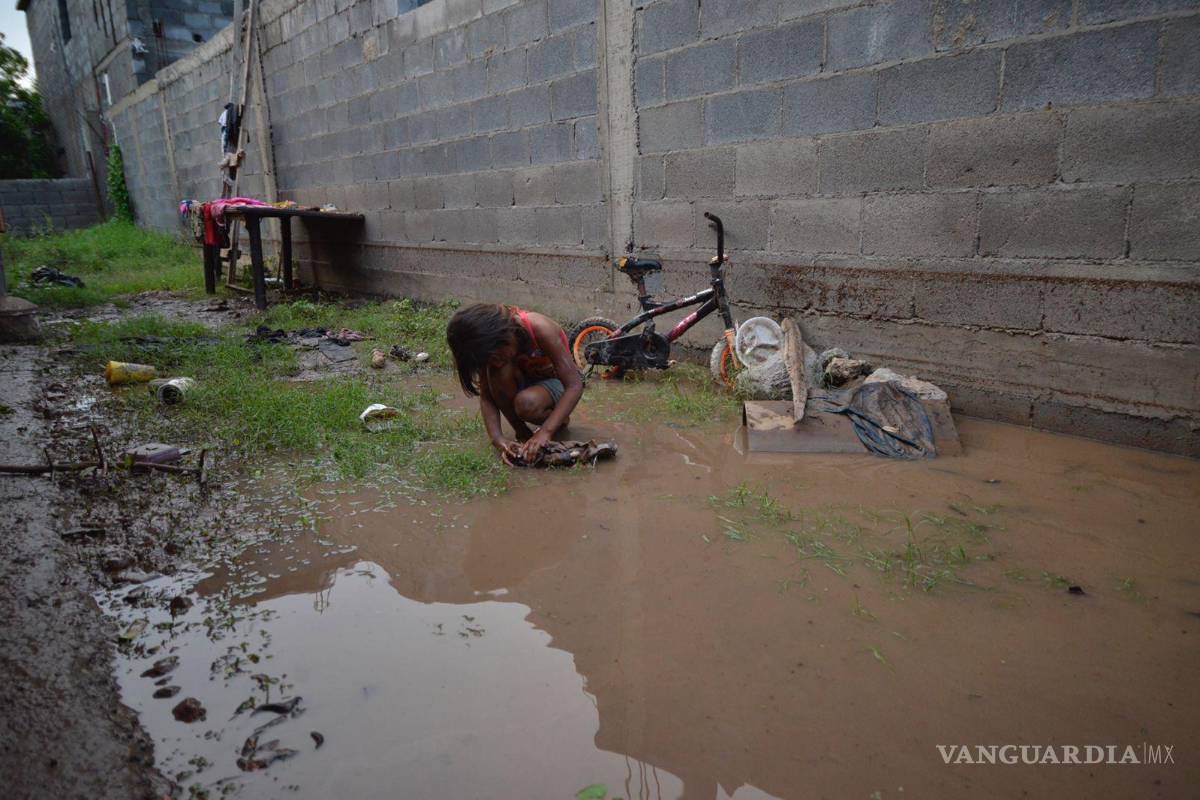 $!Tras fuertes lluvias se registraron desbordes de arroyos en la Región Carbonífera de Coahuila, donde el municipio de Múzquiz quedó prácticamente bajo el agua