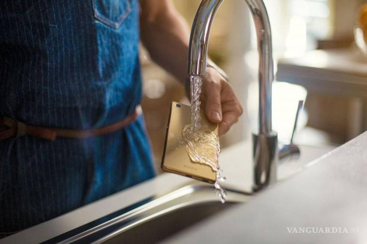 Samsung arranca 2017 con lanzamiento de 2 smartphones resistentes al agua