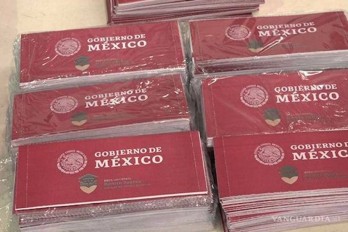 Adelantan Becas Benito Juárez a estudiantes, reciben mil 600 pesos