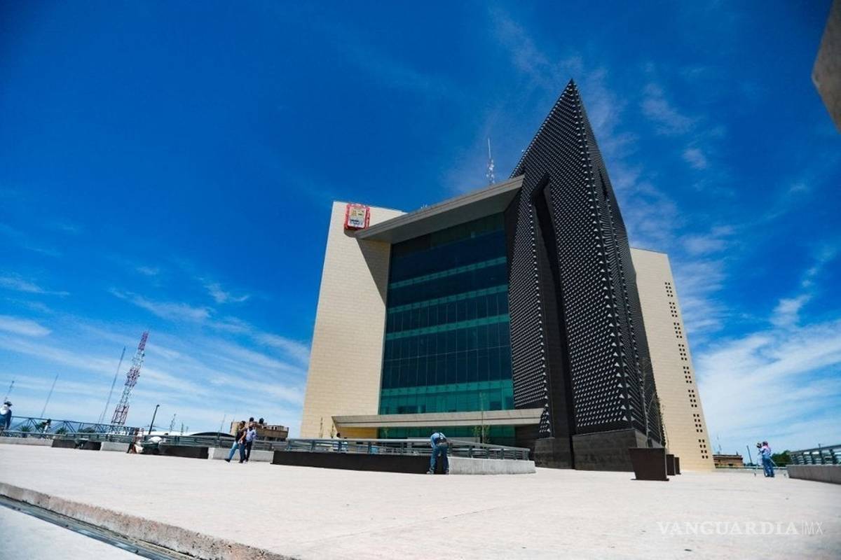 Tras negarse, ‘obligan’ a alcalde de Torreón a desinfectar alcaldía