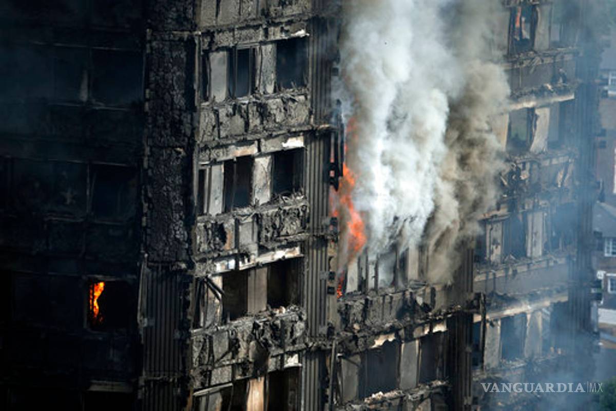 Al menos 12 muertos y 74 heridos en incendio de edificio en Londres