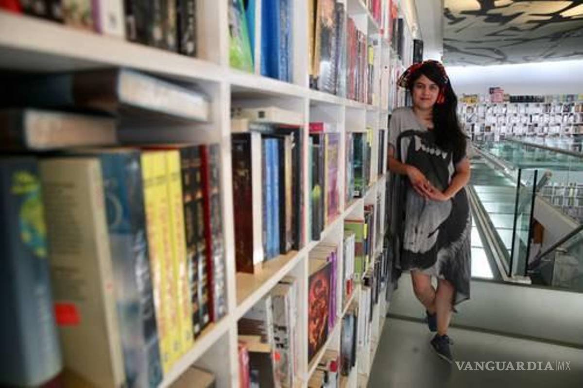 Brenda Lozano no renunciará, niega ser conservadora