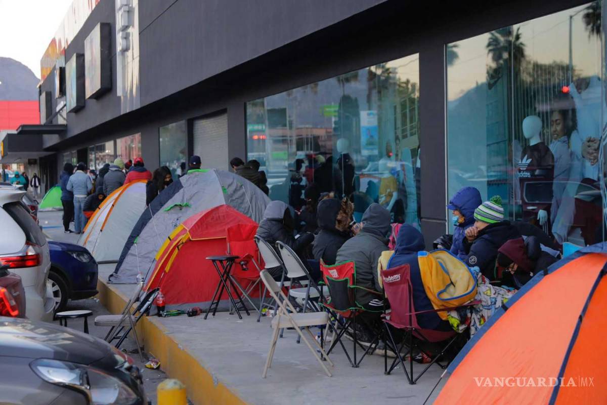 Con un grado de temperatura... acampan en Saltillo para conseguir boletos de Bad Bunny
