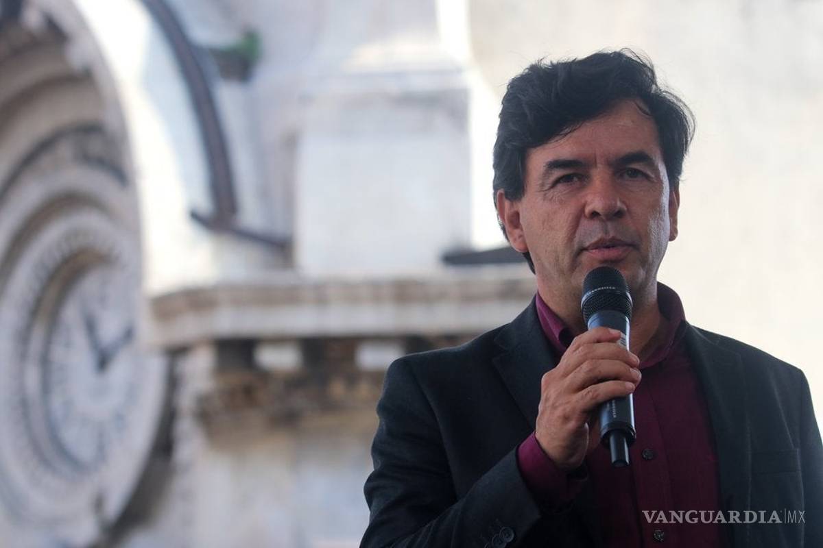 Vocero de AMLO dice que cerco en Palacio Nacional &quot;es un muro de paz&quot;