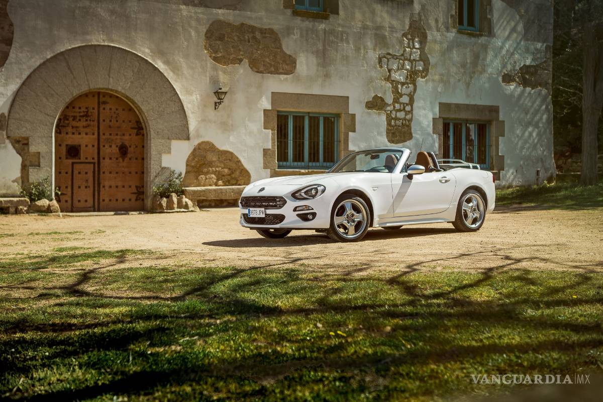 $!Fiat 124 Spider Lusso: la vuelta de un legendario al segmento roadster