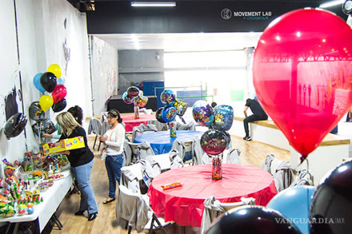 Fiestas no paran en Saltillo pese a escasez de cerveza