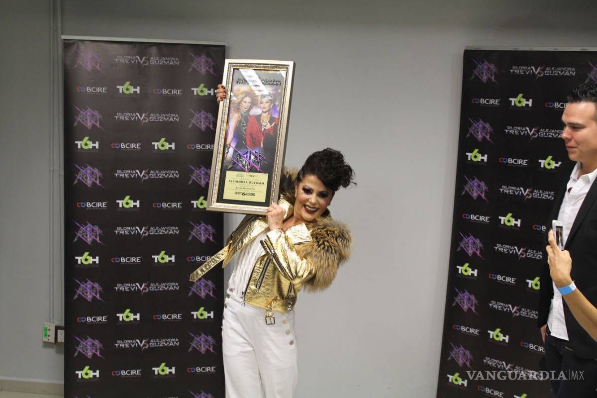 Fans sorprenden a Alejandra Guzmán y La Arena la reconoce