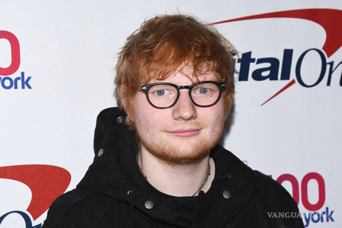 Ed Sheeran anuncia compromiso con su novia de toda la vida