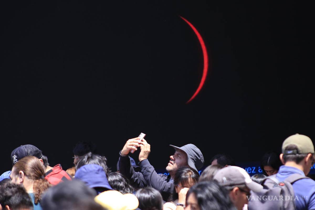 Así cautiva, maravilla y asombra el eclipse solar desde Mazatlán hasta la isla de Terranova (fotos)