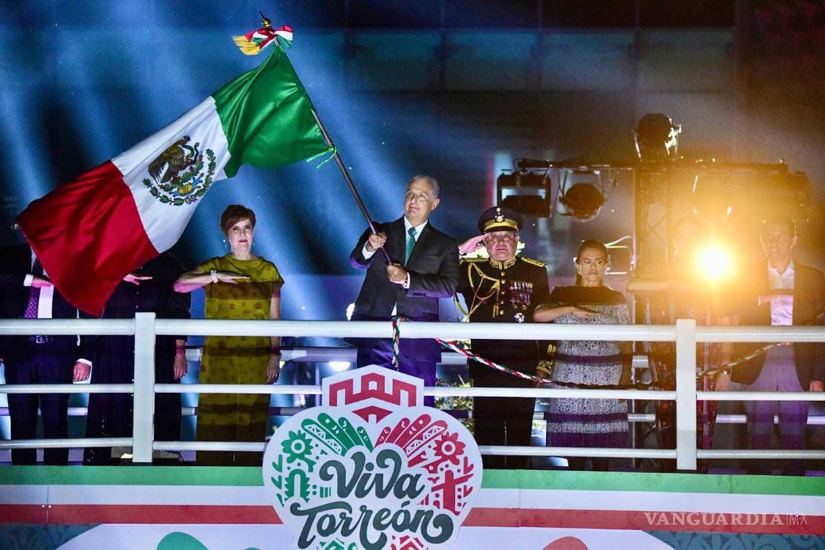 Torreón celebra el Grito de Independencia y su 117 aniversario con una gran multitud en la Plaza Mayor