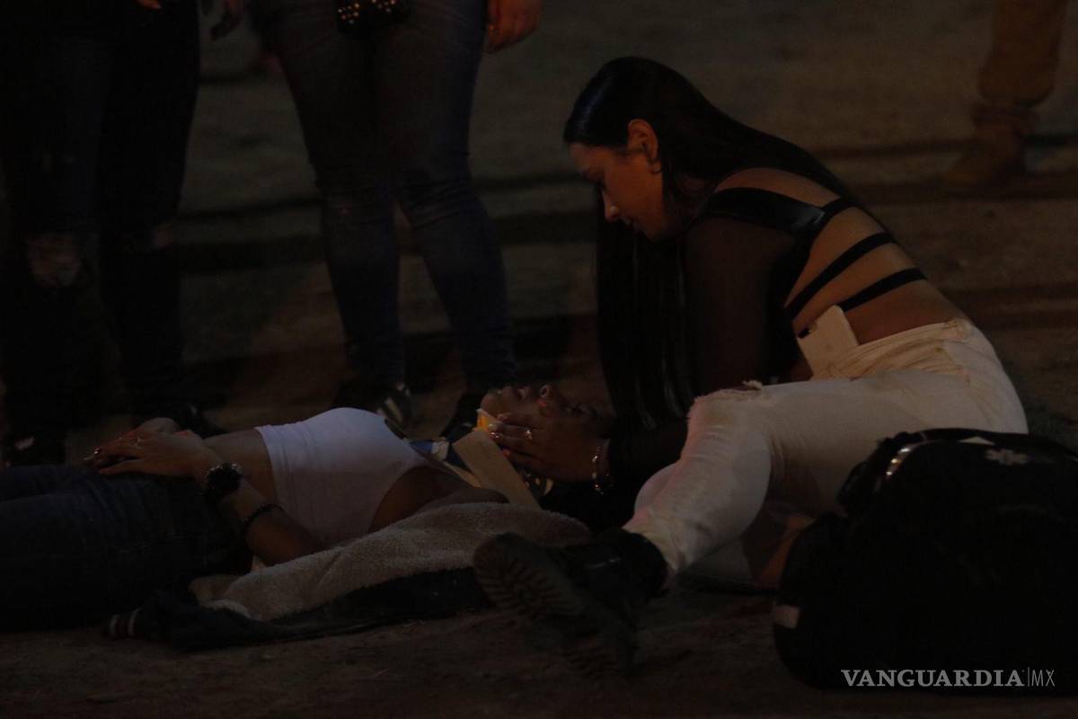Saltillo: aparatoso accidente en fundadores deja dos jóvenes lesionados (video)