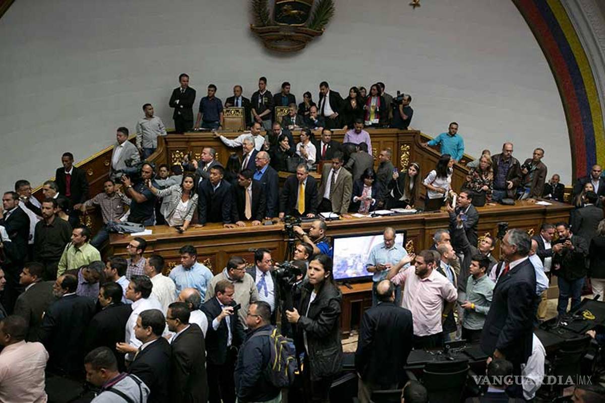 Maduro escenificó un golpe de Estado: Congreso de Venezuela