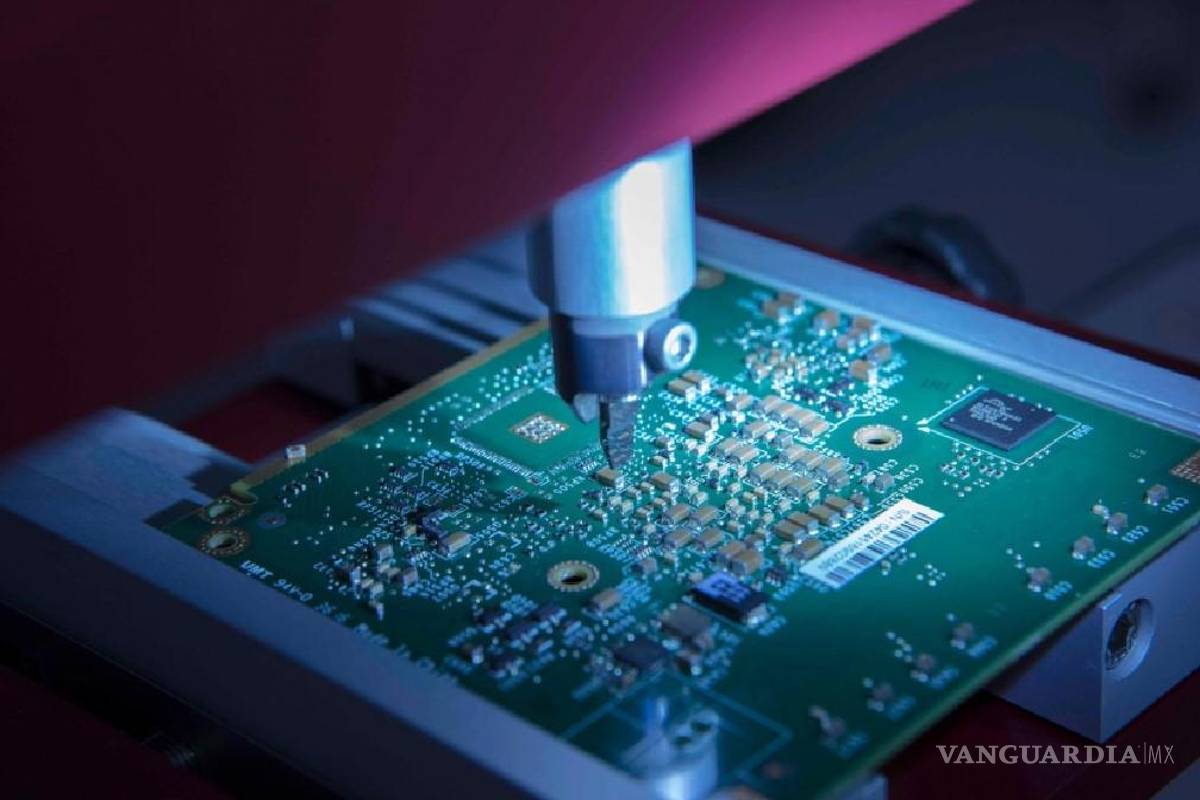 Terminaría este año crisis de chips en industria automotriz