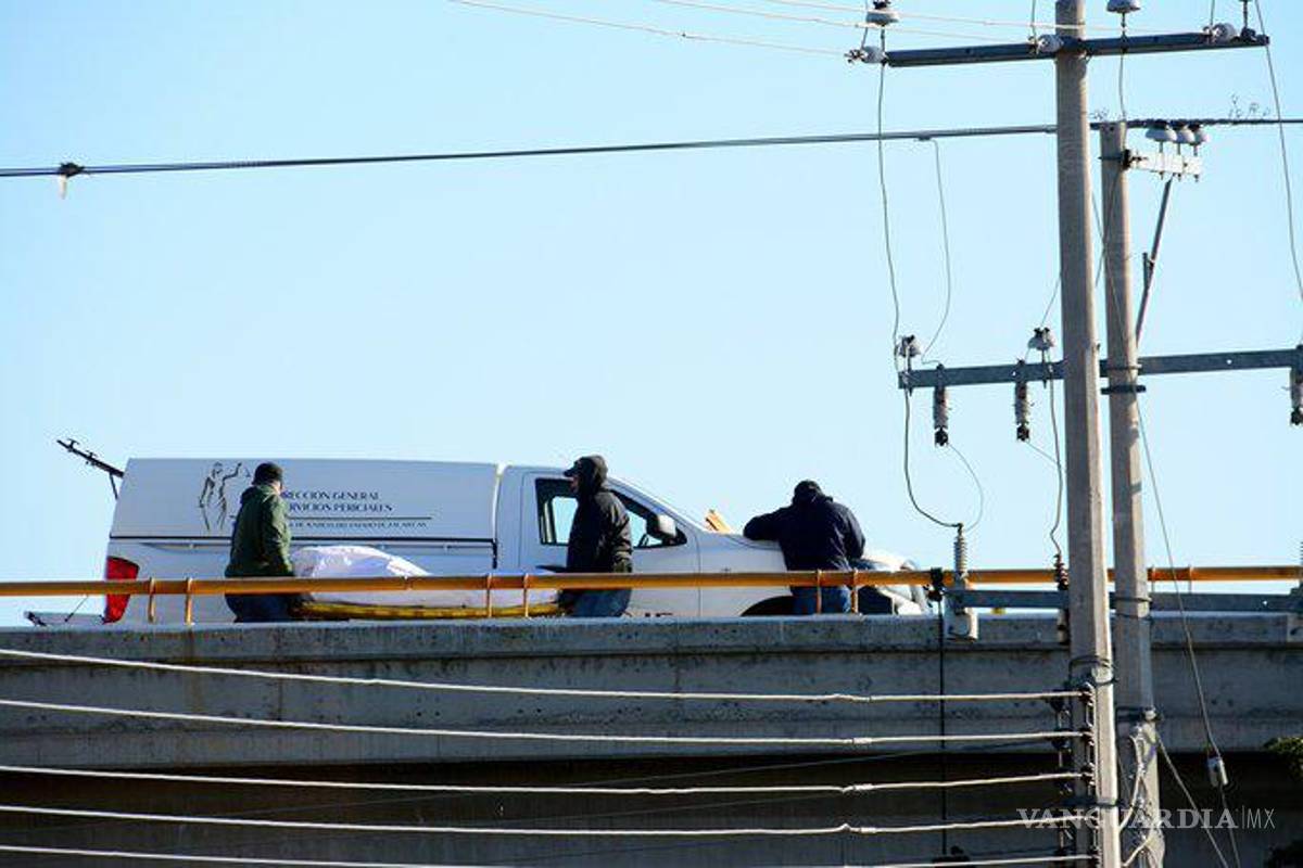 Dejaron 10 cuerpos colgados en un puente en Zacatecas