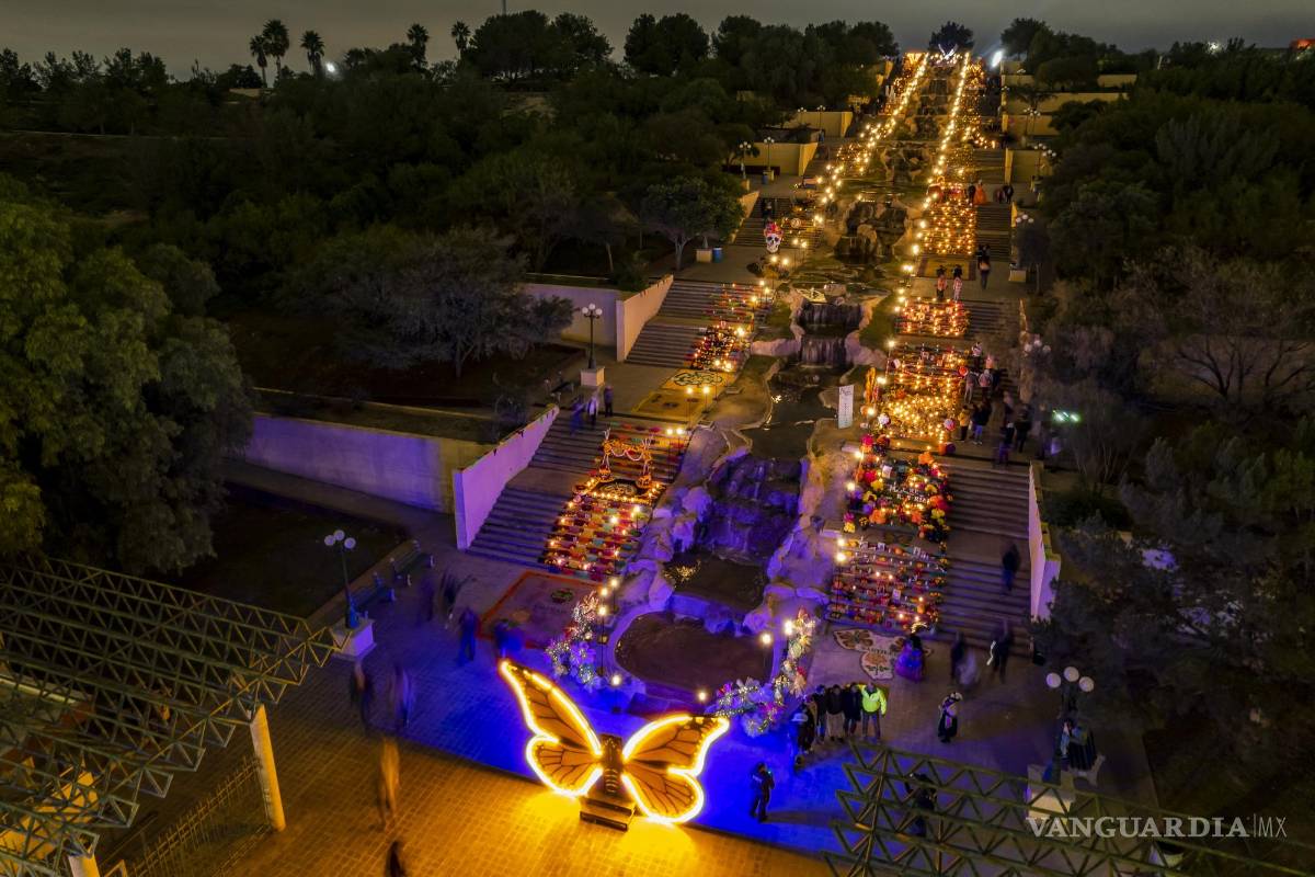 Magno Altar ilumina el parque ‘Las Maravillas’ con ofrenda monumental