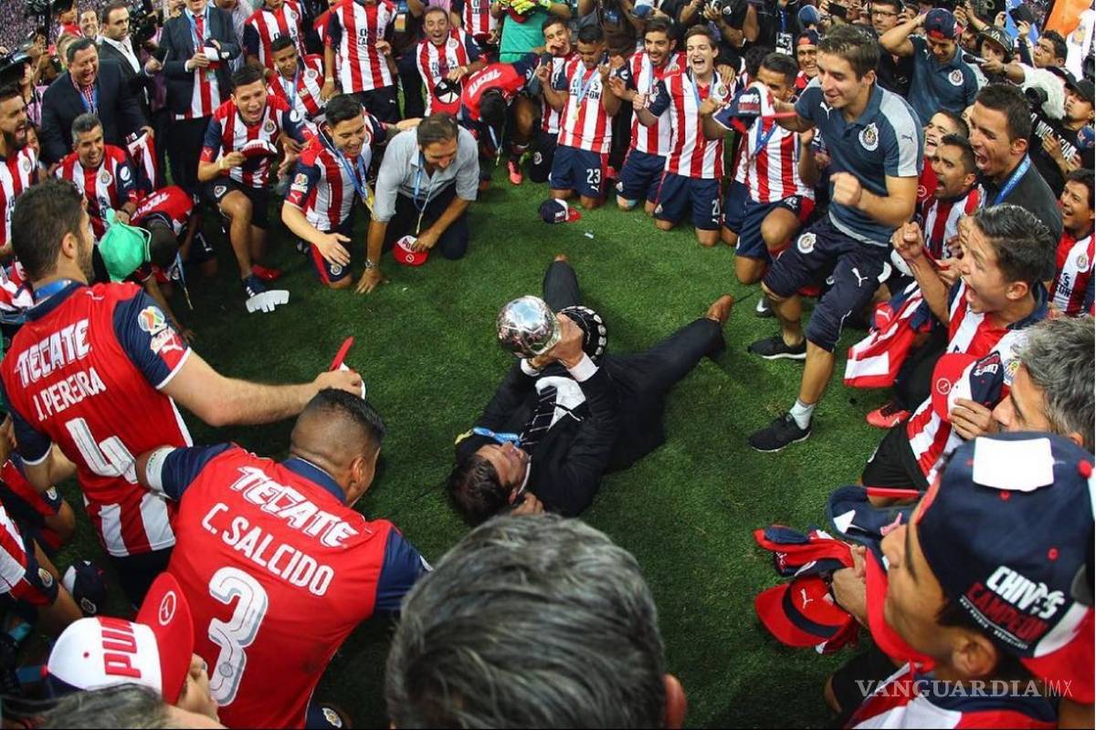 Jugadores de Chivas se unen y exigen la permanencia de Matías Almeyda en el equipo con el 'hashtag' #Estonoeschivas