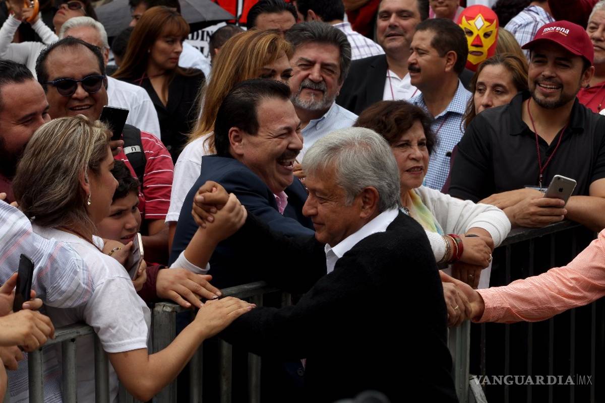 AMLO propone donación del 50% de su campaña a los damnificados