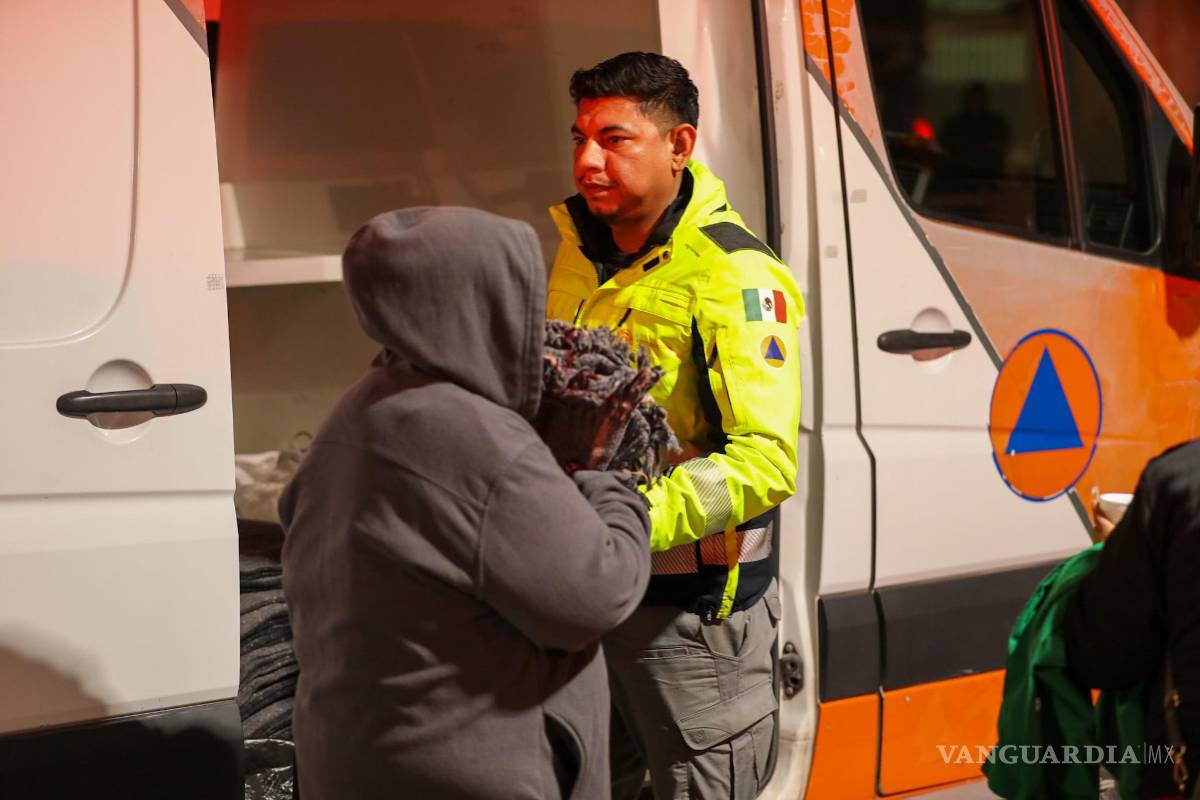 Entregan chocolate y cobertores a personas en situación vulnerable en Nuevo León