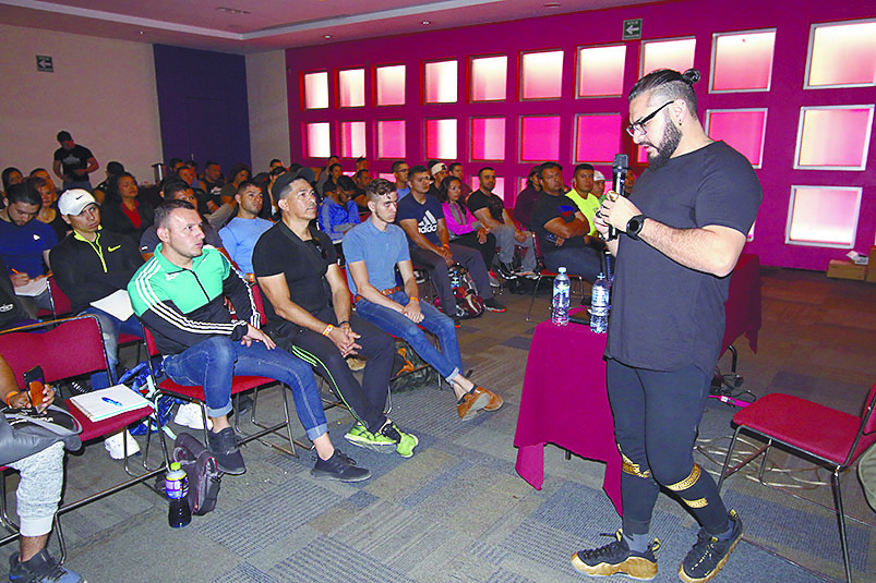 Entrenadores y nutriólogos fitness inician certificación con Emmanuel Ramírez