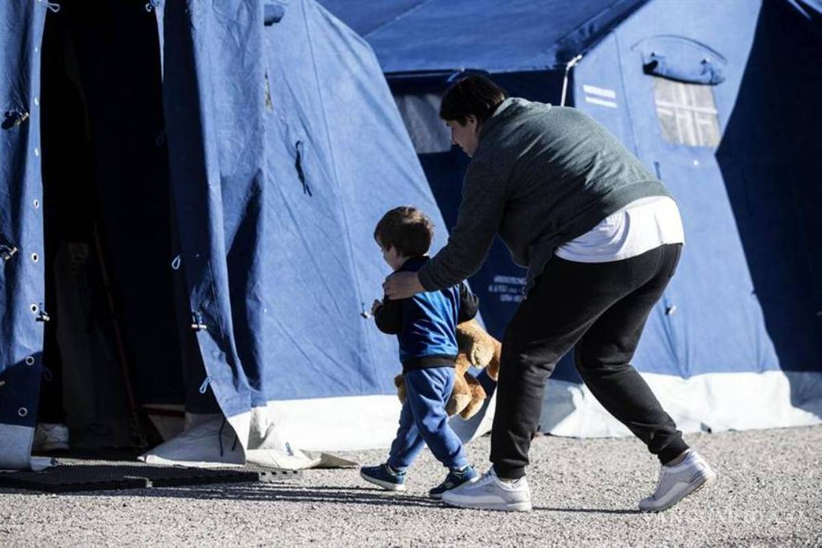 $!Habitantes de Amatrice pasan la noche en la calle