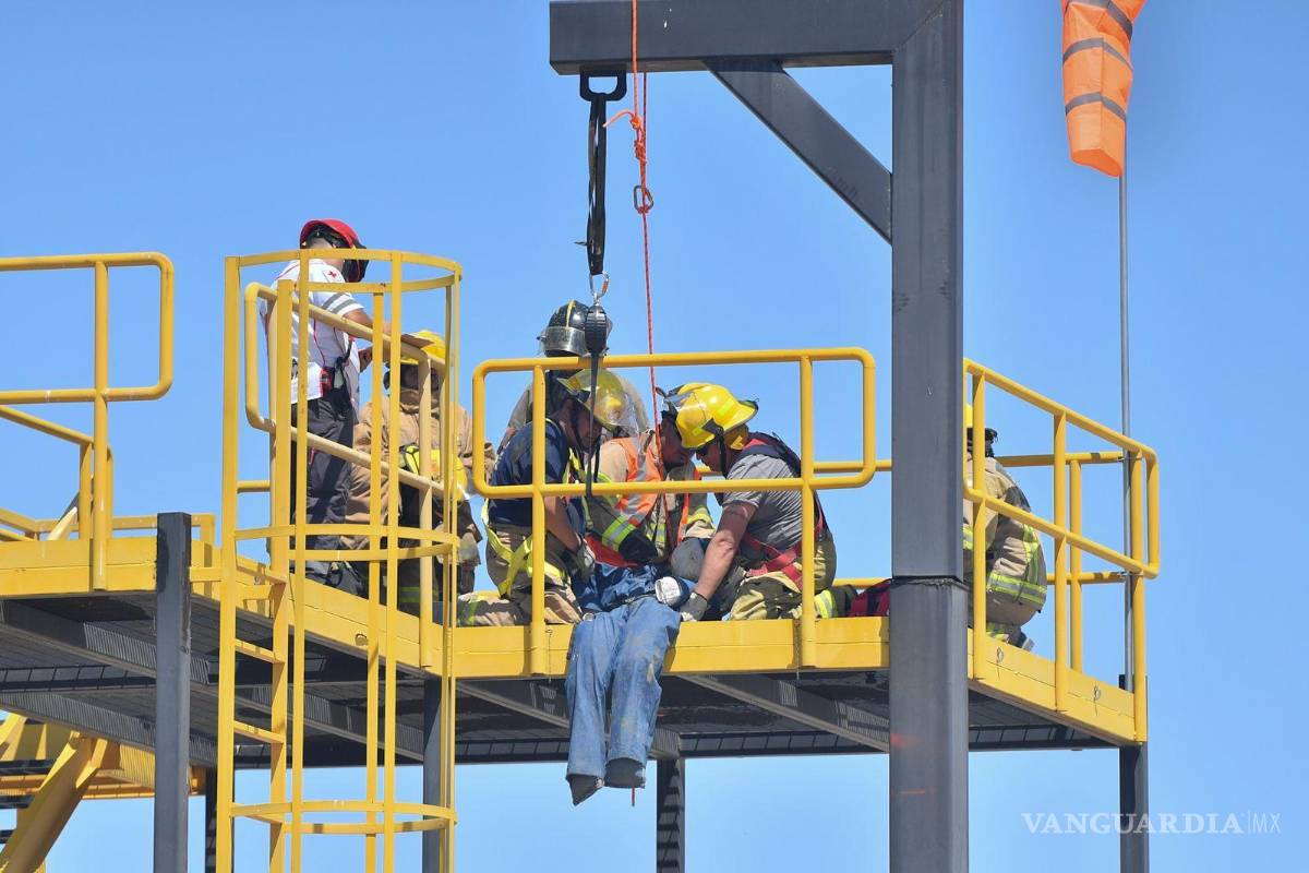 Refuerzan preparación de bomberos en Monclova con simulacros exigentes