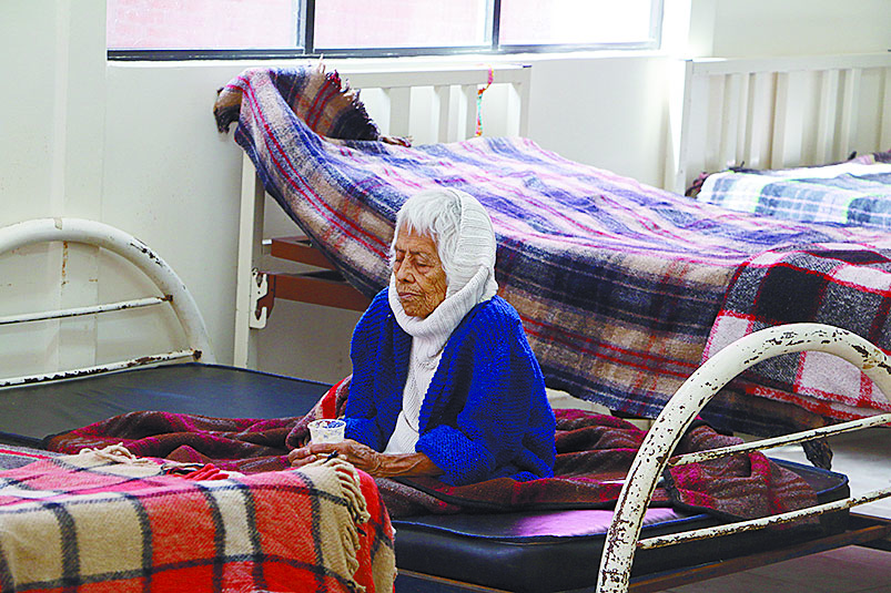 Mujeres viven seis años más que hombres: Conapo