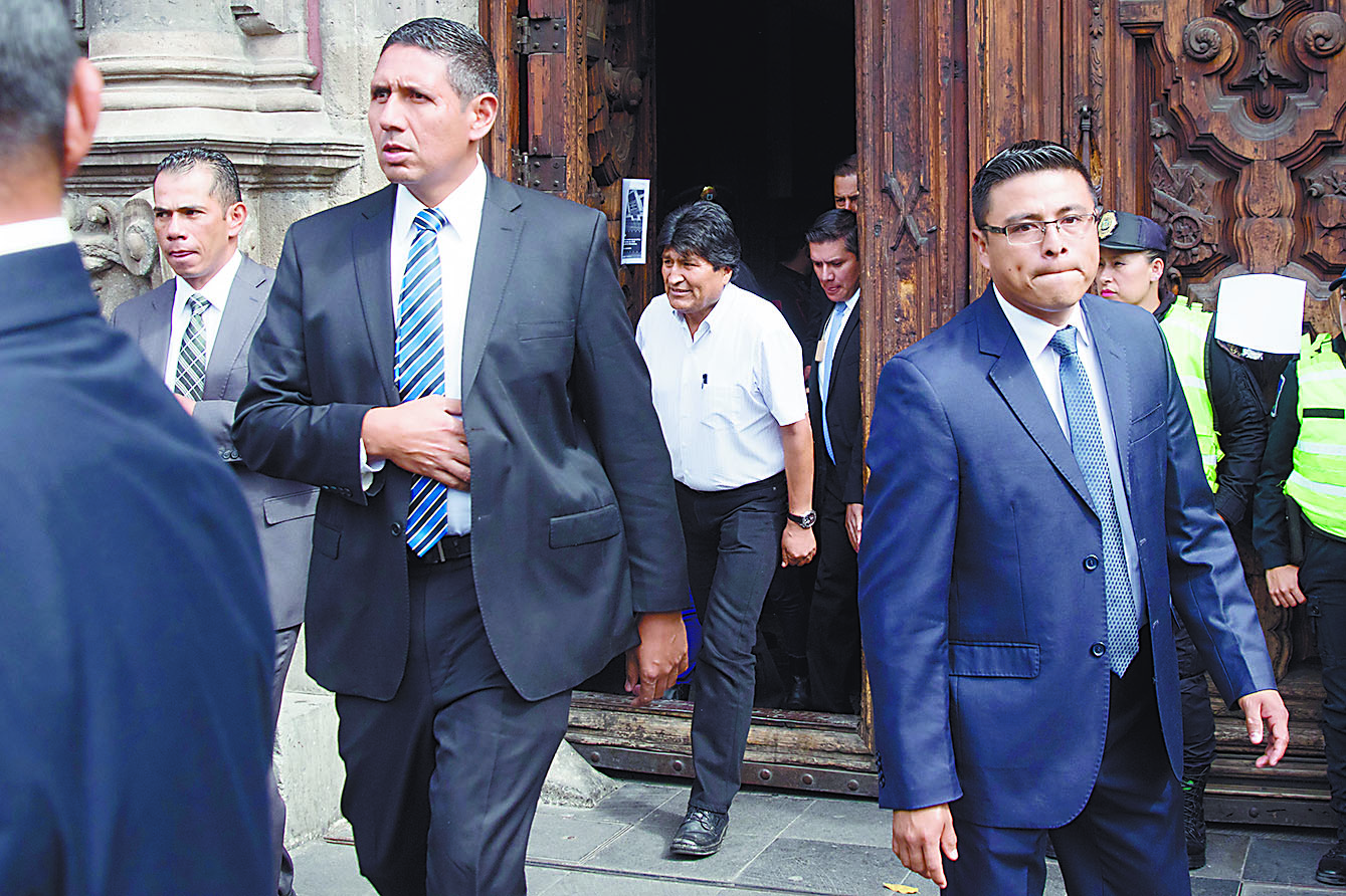 Disfruta Evo de privilegios que no tiene ni AMLO